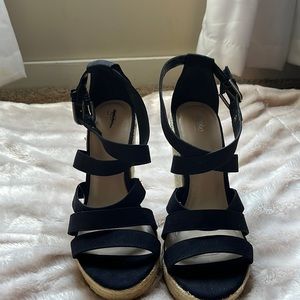 Black wedges, with buckle detail, will only ship to US